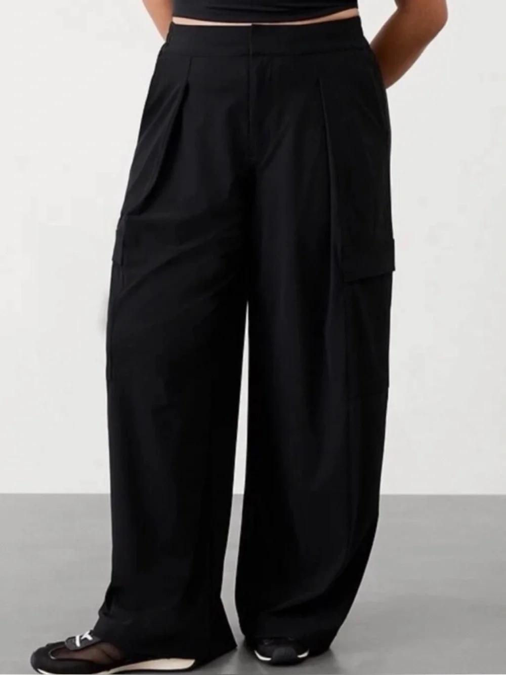 Athleta Pinnacle Cargo Trouser Pants Wide Leg High Rise Pockets Black Size 10 - Picture 1 of 12